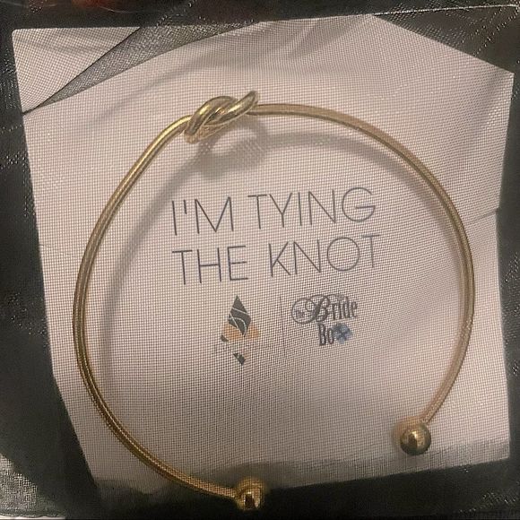 NWT Women's Tying the Knot Gold Jewelry Bracelet Accessory - Picture 1 of 9